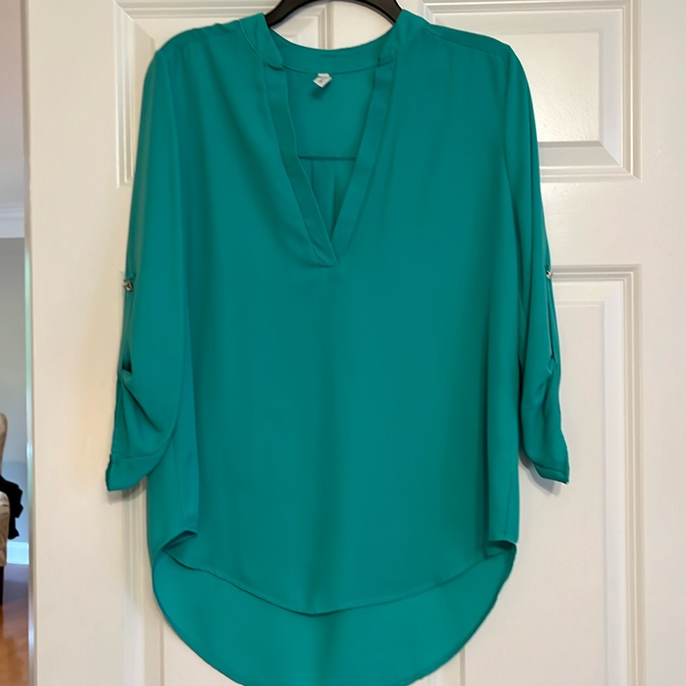 Stunning High/Low Flowy 3/4 Sleeve Blouse